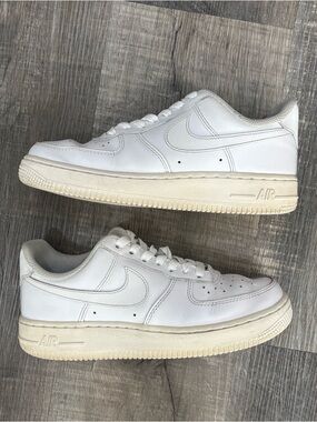 Nike Air Force 1'07 -White - Women’s Size 6, (Missing Silver AF1 Lace Tag), GUC